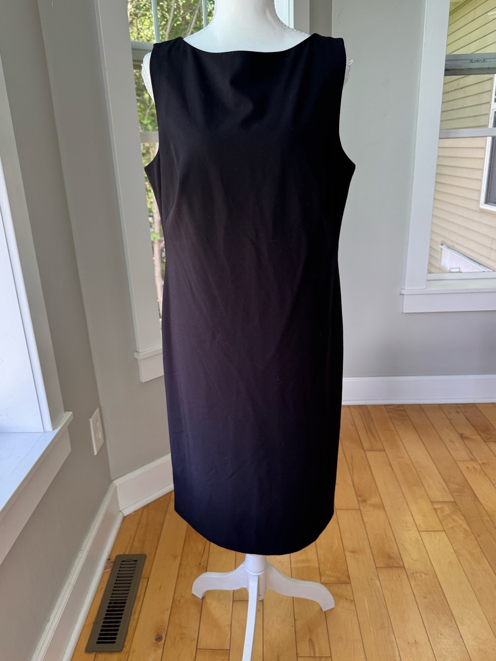 Liz Claiborne Black Boatneck Sleeveless Minimalist Midi Dress Size 10